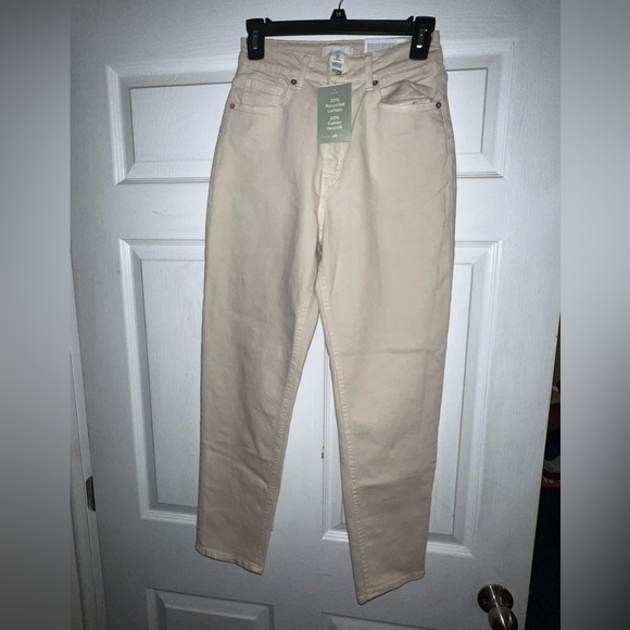 H&M high waisted mom jeans- brand new with tags - Picture 2 of 3